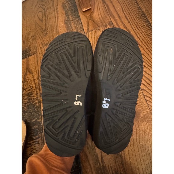 UGG Kids Classic Ultra Mini Black Suede Sheepskin Lined Boots Size 2 - Picture 4 of 6